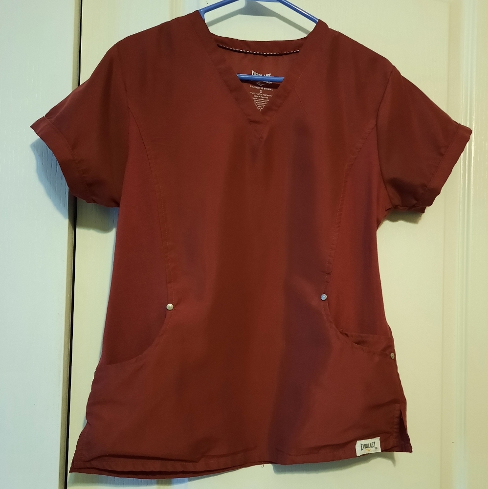 Burgundy Everlast scrub top